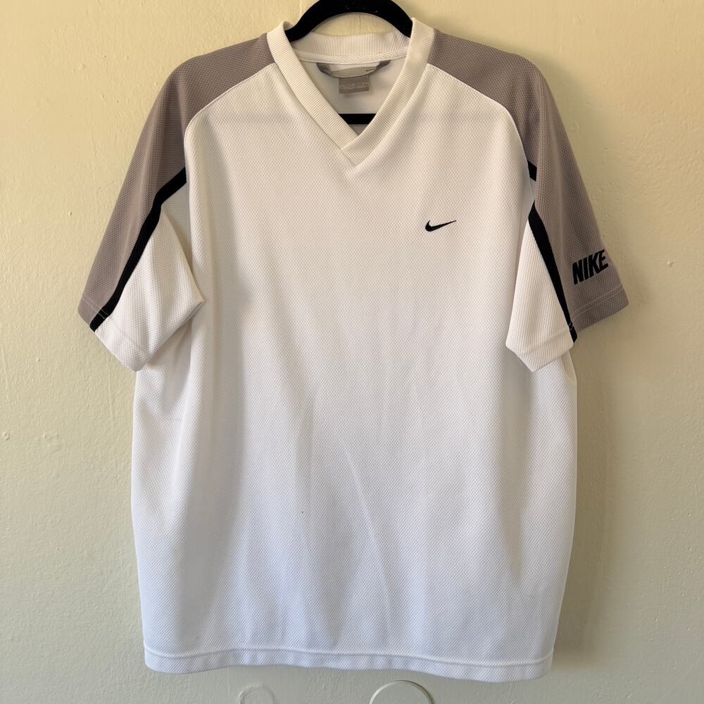 Vintage men's Nike v-neck athletic short sleeve shirt